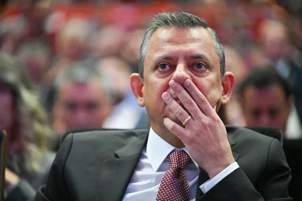 Türkiye'yi Batı'ya şikayet den Özel yine İngiliz'e konuştu! Yeni masa planını anlattı